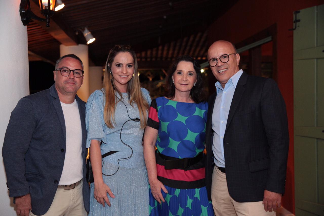 Sérgio Gama, Bruna Martins, Ana Lúcia Martins e Ferreira Júnior  